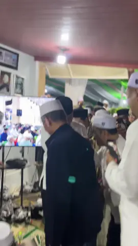 Dari belum punya jabatan , punya jabatan dan sampai sekarang selalu menjadi orang yang sama gak pernah berubah ❤️ pak Anies Kesayangan kita semua #aniesbaswedan #indonesia🇮🇩 #cintaindonesia #cintadamai #anakabah #cintaulama #cintademokrasi #demokrasi #indonesiadamai @Anies Rasyid Baswedan @Habibthoha_aliassegaf 