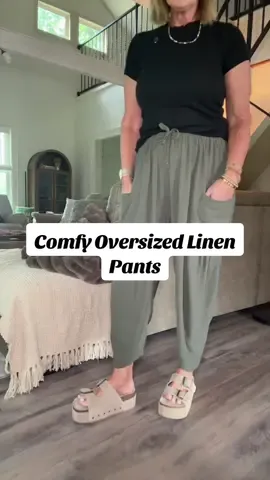 Comfy, oversized, & perfect for fall layering 🍁 These @UEU  Tarse linen wide leg pants come in so many colors + sizes XS–XL. Right now they’re 54% off and free shipping 👏 Don’t wait too long on this one!