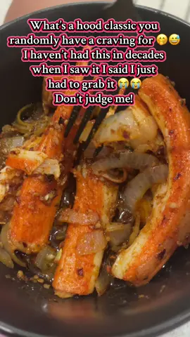 This was true nostalgia baby 😂😂.. My brother used to hook these up for me you couldn’t tell me this wasn’t king crab meat! #crabs #millennialsoftiktok #Foodie #hoodclassics #kingcrablegs 