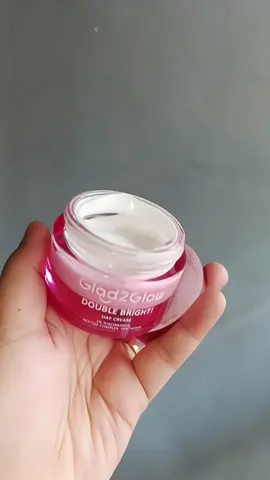 udah ada efek tone upnya yaa #glad2glow #doblebright #daycream 