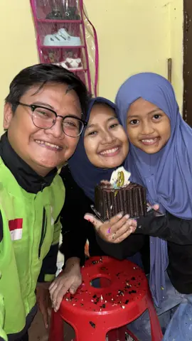 9 tahun, 2 buah hati,  kita tumbuh untuk mereka  💚💝🥰 titipan kecil yang selalu kita jaga ,biar mereka merasakan kasih sayang ke2 orang tua ny 💚 @Mama Asyifa&Arsyila 