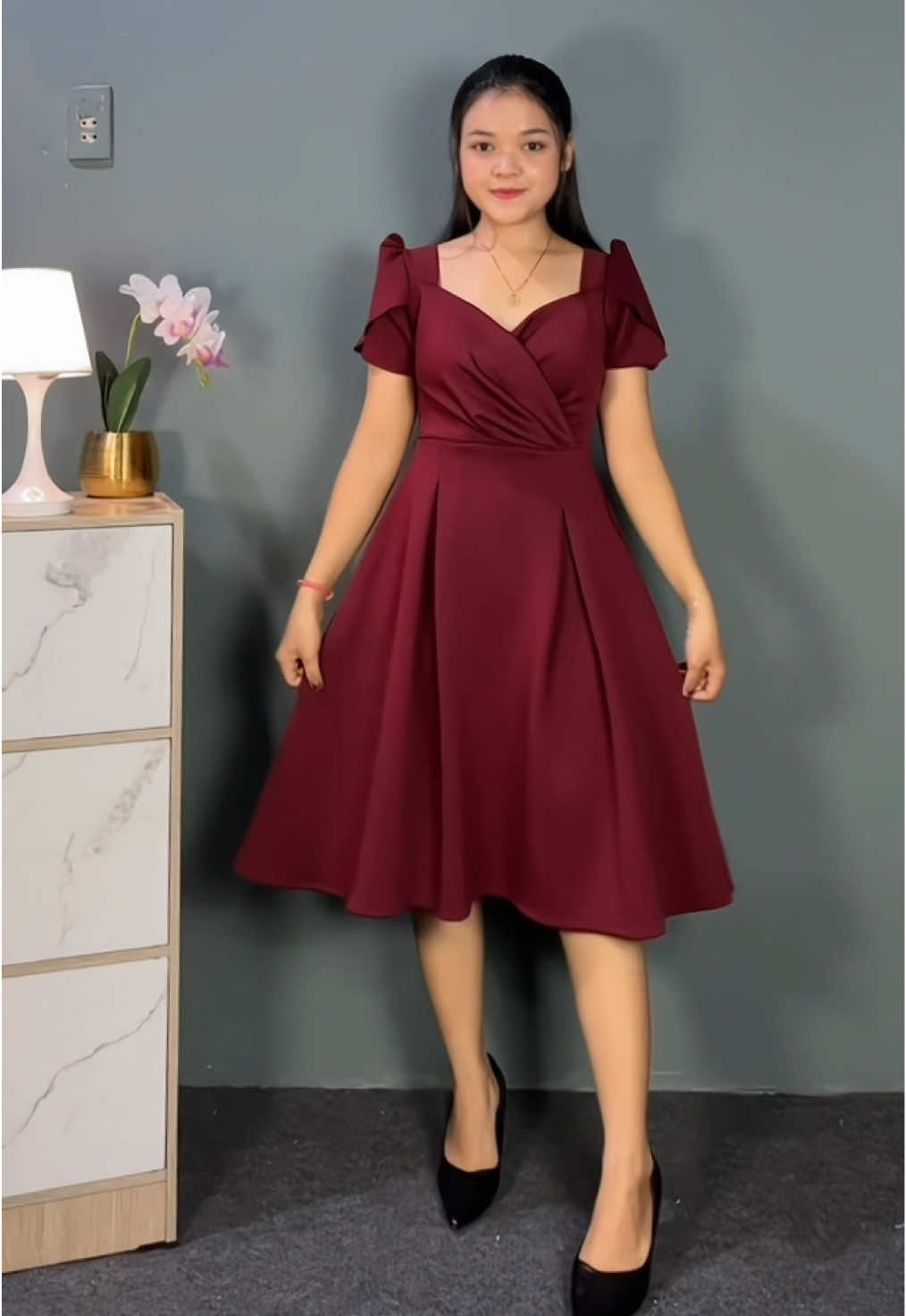 Ketemu Midi dress yang cantik bgt bahan scuba 💗 #dress #mididress #dresscuba 