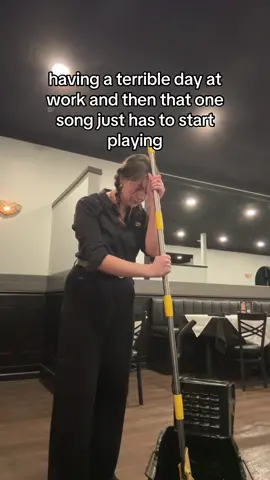 it's worse knowing i put it on the playlist 😔 hello dolly & wall-e you will always be famous but not when im crashing out #server #restaurant #foryoupage #birminghamalabama #relatable 