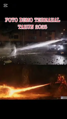 INDONESIA MAJU,seorang pendemo menggunakan tameng polisi untuk menahan water canon#fyp #foryou #jokowi #gibran #prabowo 
