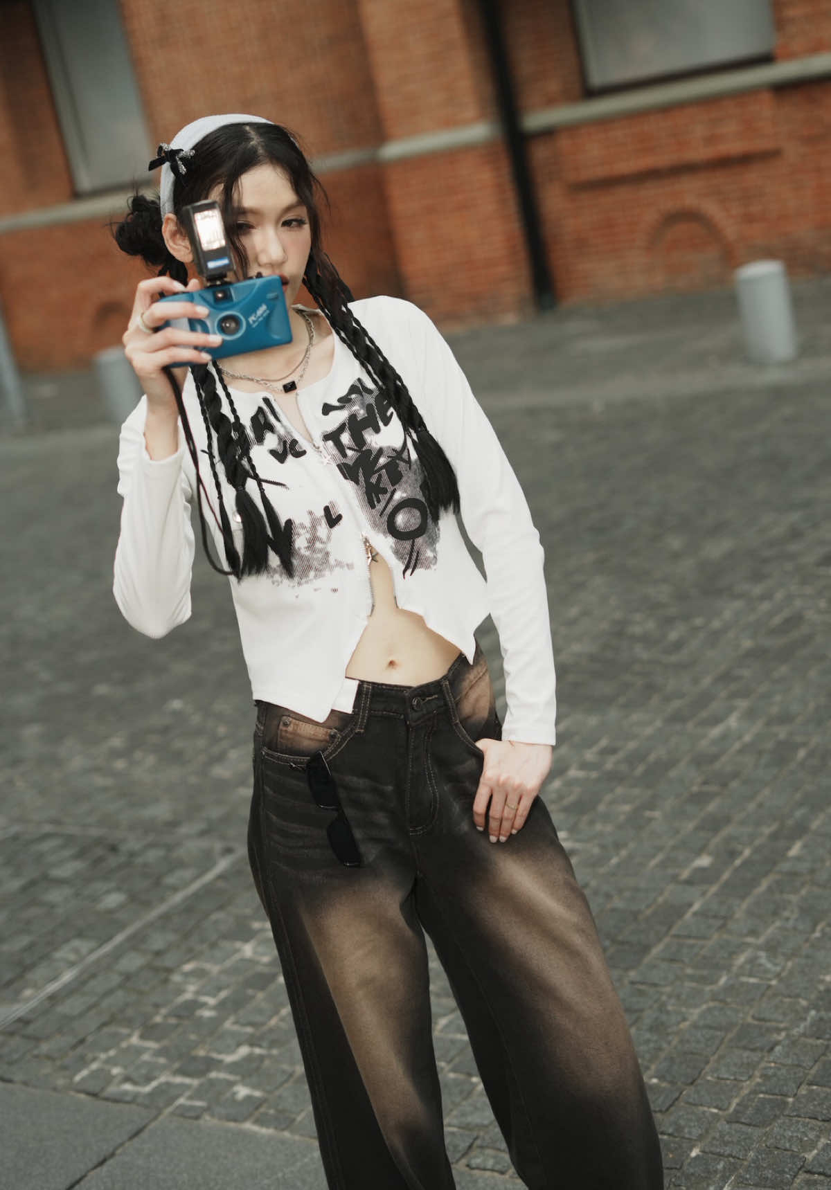 Welcome Sanghai!✨ WEEKEND 753 jadi temen setia buat traveling, comfy abis tapi tetep stylish 🔥 Siapa nih yang mau traveling bareng? #JINISO #jinisoemangkeren #autokeren #highwaistloose #loosejeans     