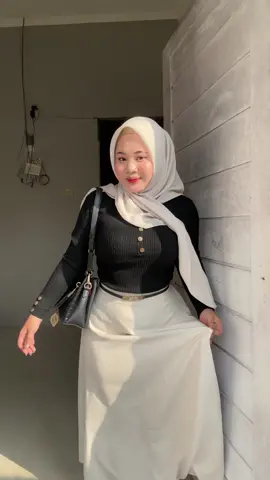 Bb/tb 70/155 serius, suka banget sama rok nya ga nerawang dan ga ngejiplak🥹💖
