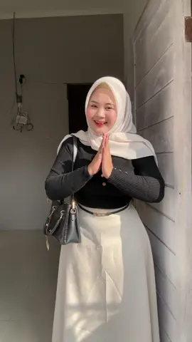 Bb/tb 70/155 sekarang udah keliatan kan 70++ nya, lengan aku ndud gais☺️