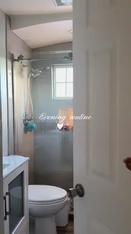 romanticizing the little things before bed 🕯️ #SelfCare #everythingshower #eveningroutines #unwindwithme 