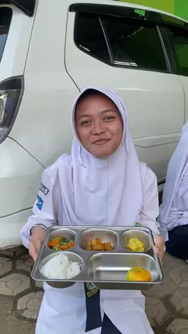 #mbg #makanbergizigratis 