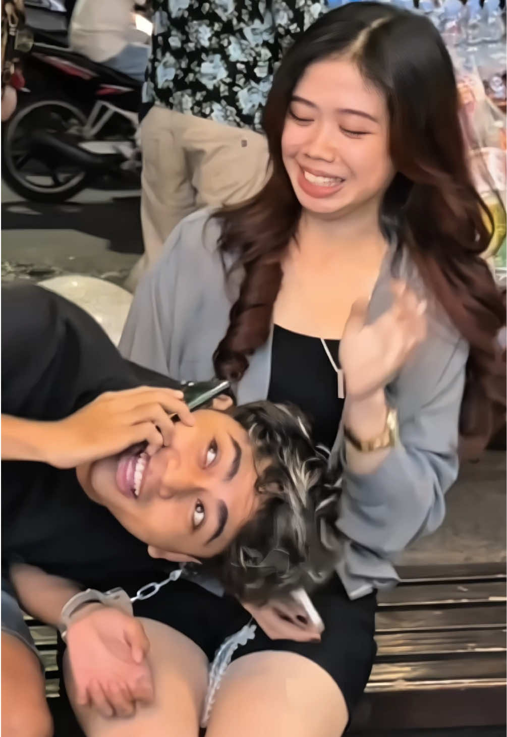 Handcuff prank girls #fyp #fypシ゚ #funny #handcuffs #gunturprank 