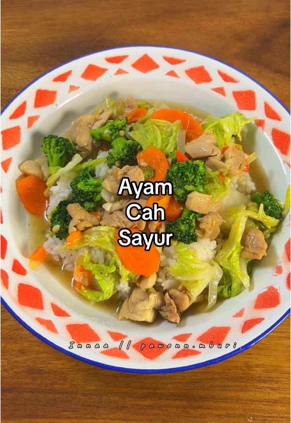 Ayam cah sayur. ✨ Save dulu buat ide masak nanti. Bahan: - 1/2 bawang bombai - 4 bawang putih - 5 cabe rawit - 300 gram ayam fillet - wortel - sawi putih - brokoli   Seasoning: - garam - lada - saus tiram