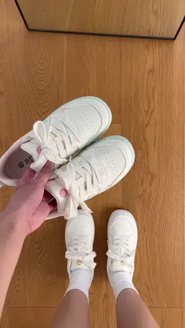 Giày nữ thể thao phối màu phon #giaynu #reviewgiaydep #giaythethao #giaysneaker #giaydihoc 
