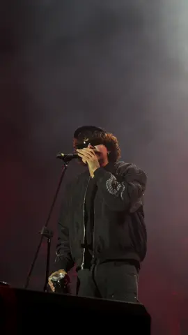 Un concierto más 🤌🏻🥷🖤 @BEÉLE @JHAYLOPEZ #fyp #beele #quedate #lima 