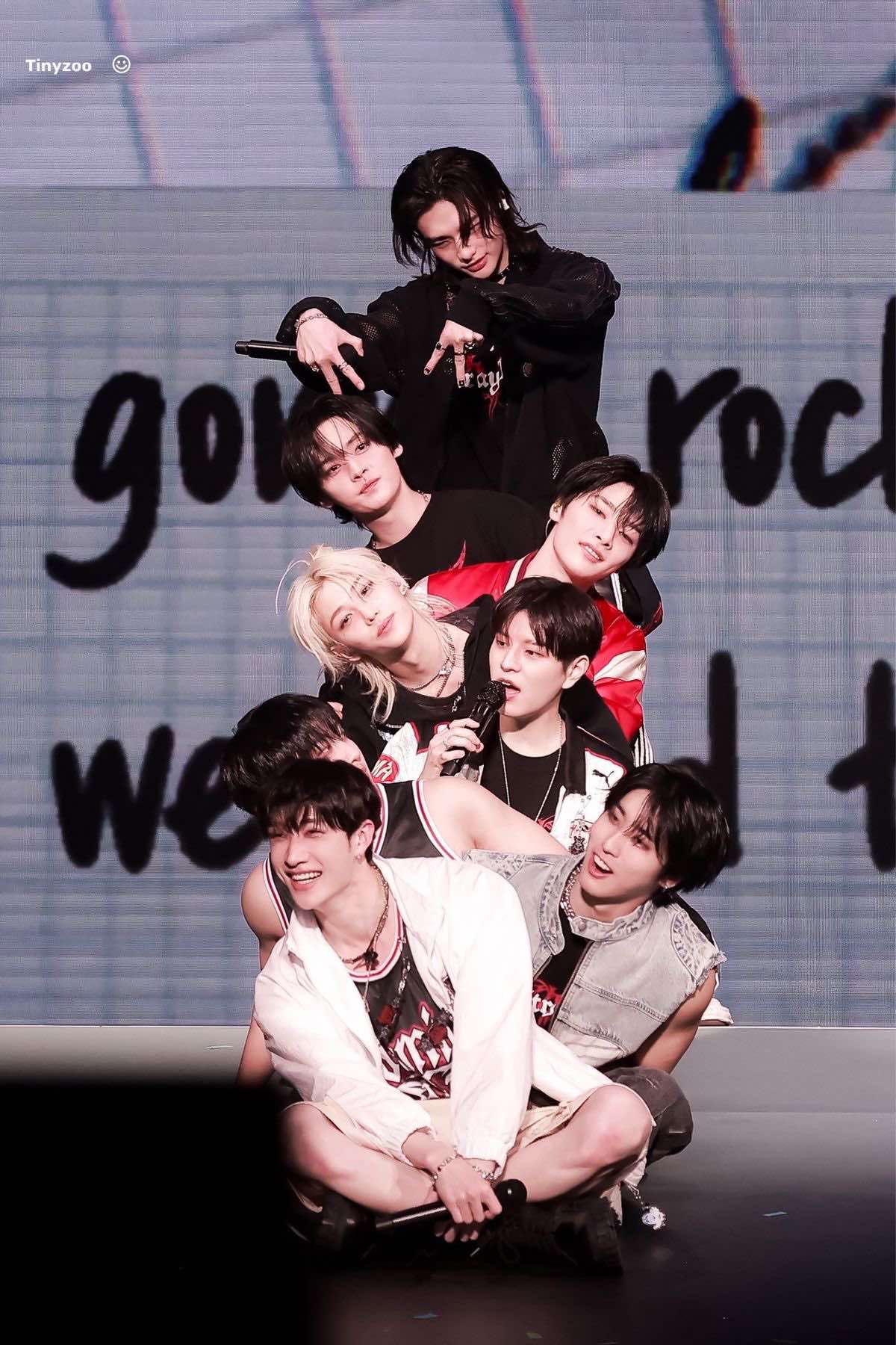 #STRAYKIDS :: how i love you skz, you helped me and saved me. You’re effort and music has saved many stays. Thank you straykids. || #skz #skzstay #bangchan #fyp 