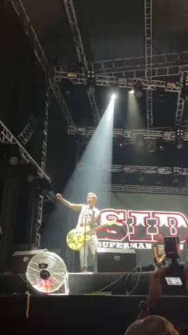 KITA LUKA HARI INI MEREKA LUKA SELAMANYA 🔥 BANGKIT DARI PENDERITAAN DAN MENOLAK PENINDASAN 🔥 #fyp #KONSER #sid #kitalukahariinimerekalukaselamanya #RebelFast 