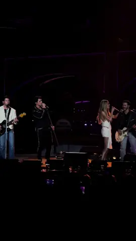 Kelsea Ballerini singing Fly With Me with the Jonas Brothers in Dallas #jonasbrothers #joejonas #kelseaballerini #dallas 