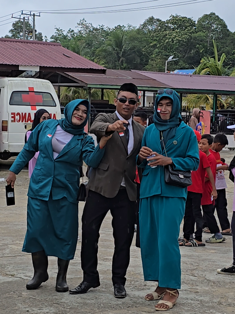 Pejabat Bawa Koper berisi uang Rakyat 🤣🤣. #lucu_ngakak #tiktokviral #koruptorhukummati #beranda 