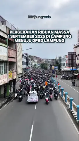 momen  bergerak nya ribuan masa aksi demo yg ingin menyampaikan aspirasinya di depan gedung DPRD LAMPUNG  #LAMPUNG #demo #rakyat #fyp #fyppppppppppppppppppppppp 