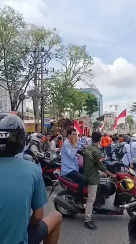 Mahasiswa UIN Palembang otw DPRD mereka bergabung dengan mahasiswa kampus yg berada kota Palembang dengan membawah harapan tuntutan mereka terkabulkan.. #viral #Uinpalembang #Dprd #tiktokviral 