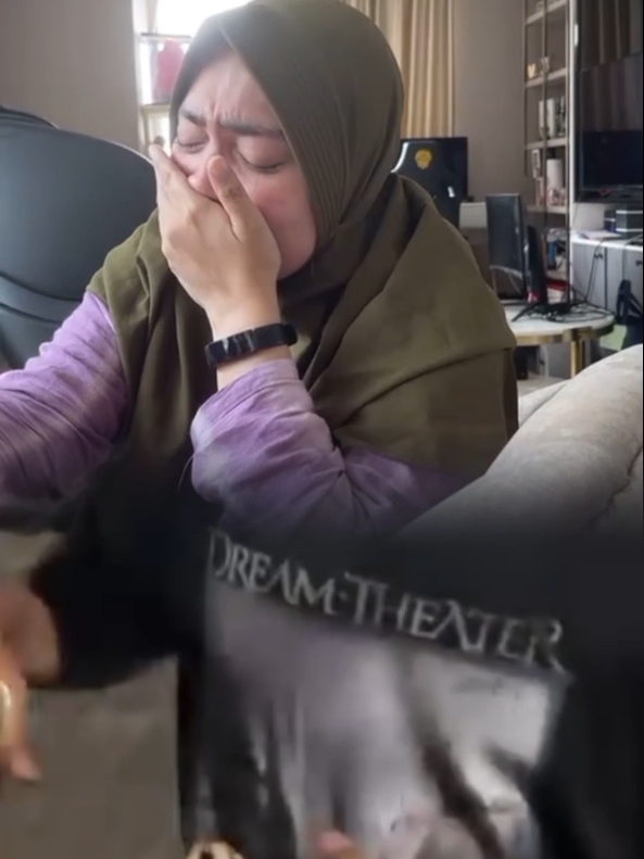 reaksi astridkuya istri uya kuya saat tahu rumahnya di jarah massa #uyakuya #sad #sadstory #jarah #viral 