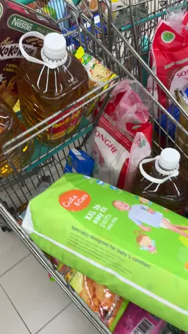 Kecian kat pelanggan pelanggan yang datang shopping penuhkan barang barang dalam troli….akhirnya ni laaa jadinya sistem down laaa pulak #Mykasih 