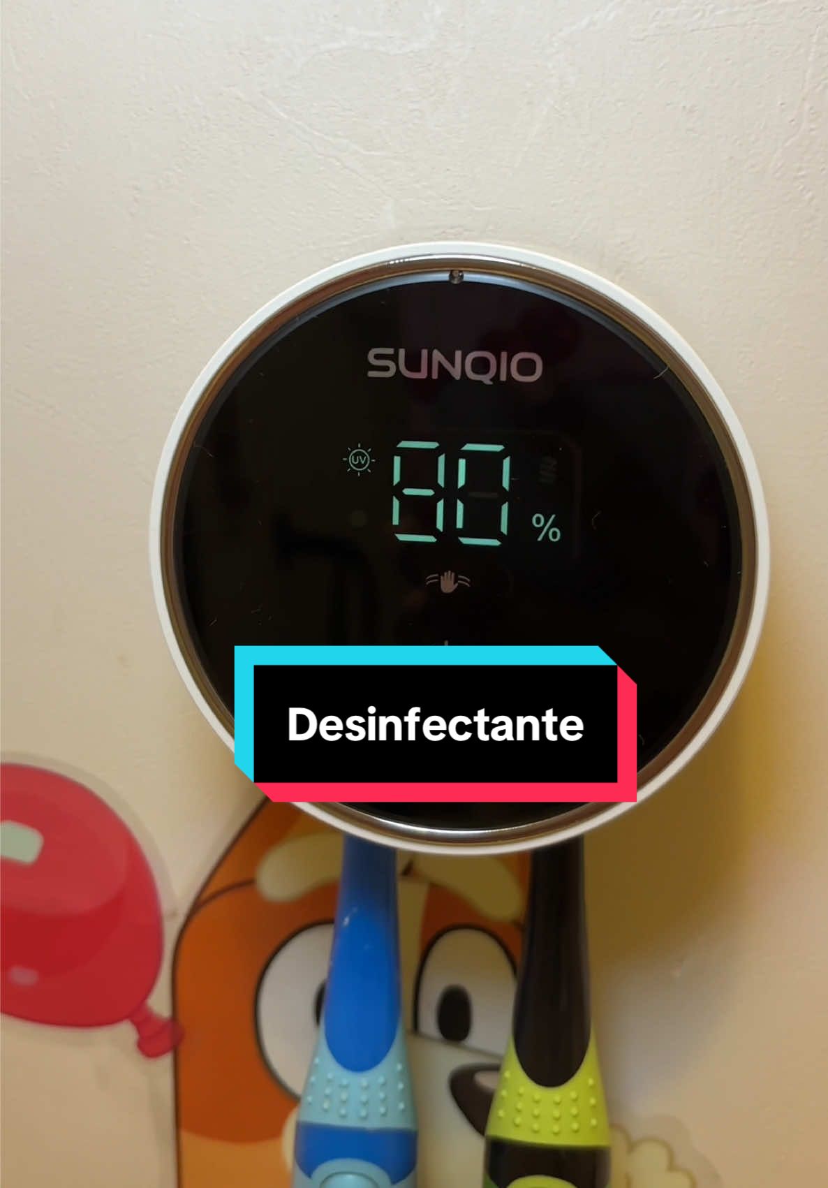 Es muy necesario porque hay muchas bacterias en los baños!! 💩 #baño #limpiar #higienebucal #toothbrush #restroom 