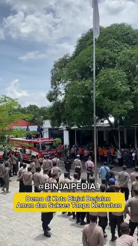 Aksi Demo yang dilakukan HIMMAH Kota Binjai bersama Masyarakat, berjalan sukses. Adapun tuntutan diterima Ketua DPRD Kota Binjai Hj Gusuartini Surbakti beserta Anggota lainnya, Tuntutan mahasiswa,  1. Menjaga kesakralan Gedung MPR/DPR 2. Mengingatkan walikota Binjai atas Pemberlakuan PMK 85/2024 yang terbukti tidak pro rakyat. 3. Membentuk satgas khusus retribusi parkir dengan melibatkan rakyat, mahasiswa dan pemuda sebagai bentuk nyata terhadap kebocoran PAD Pemko Binjai. 4. Mengulimatum DPRD Binjai untuk lebih tegas menjalankan fungsi pengawasan. Jika tida, DPRD sama saja telah berkhianat kepada amanah rakyat.  #binjaihits #binjai #fyppppppppppppppppppppppp #binjaiviral #informasi 