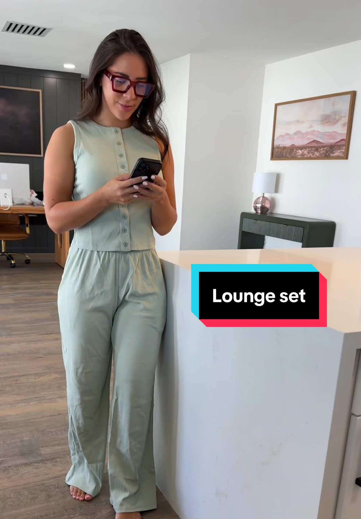 I love this green matching set for lounging around☺️ you can also dress it up super cute✨ #twopieceset #matchingset #loungewear #loungewearstyle #loungeset 