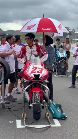 Andi Gilang pembalap astrahondaracingteam kembali menorehkan kemenangan di peringkat ke-3 ARRC 2025 Mandalika - Lombok di kelas 1000cc 🔥