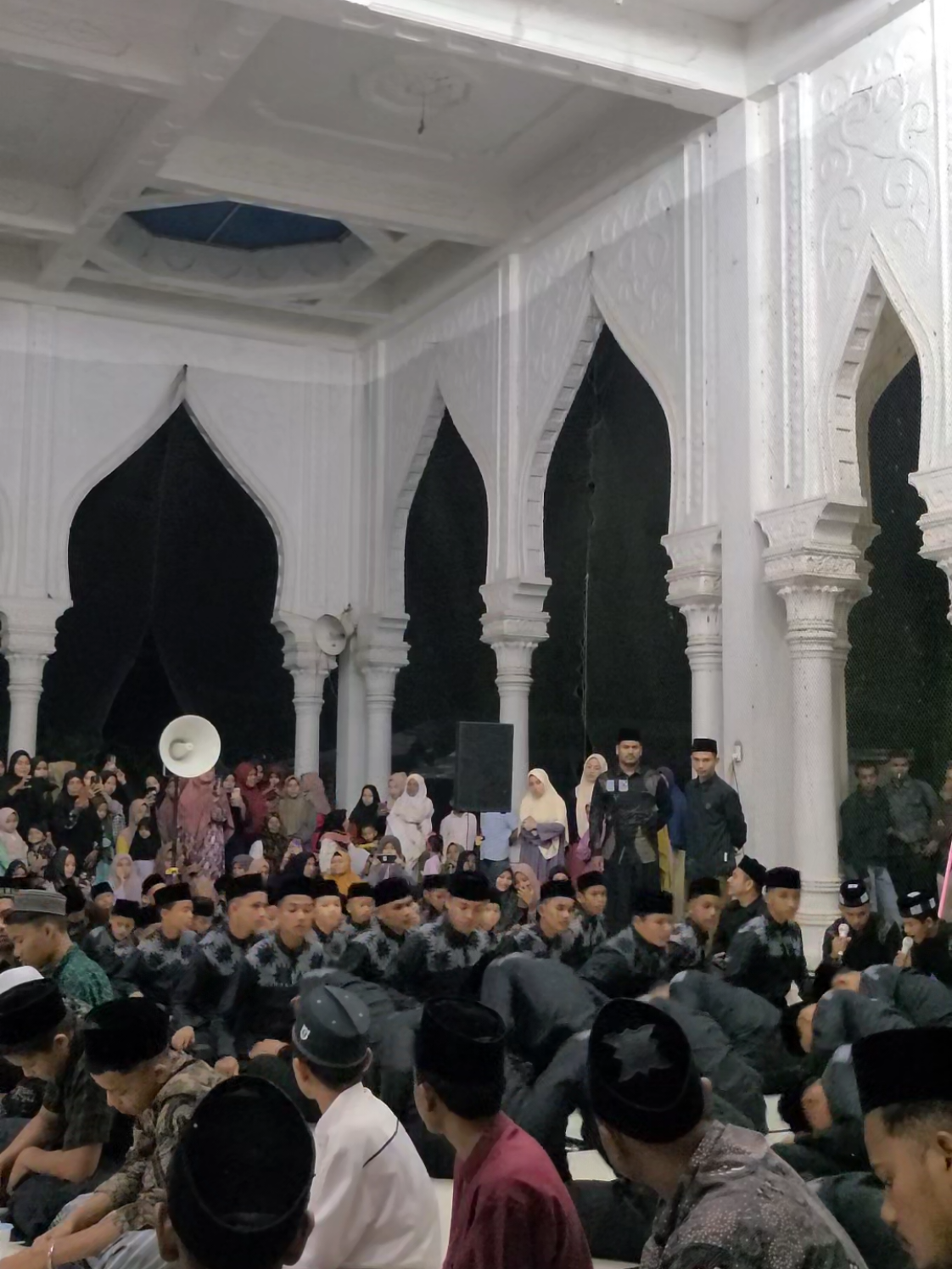 Jauh yaa perbedaan nya 🙃 Menyala aceh lon sayang 🔥 #aceh #demo #fyp #acehviral #maulidnabi 