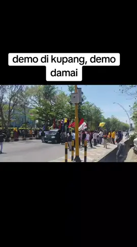 Pesan untuk para pendemo, khususnya di kota Kupang...Boleh demo asal jangan anarkis. Jangan merusak fasilitas umum, jangan berbenturan dengan aparat keamanan. Ingat tujuan utama berdemo : melawan koruptor, tegakkan keadilan, copot pejabat yang korup... Ingat, Kupang kota Kasih, di mana ada Kasih, di situ ada kedamaian. #demodamai #pengikut #semuaorang #savekupang #saveindonesia