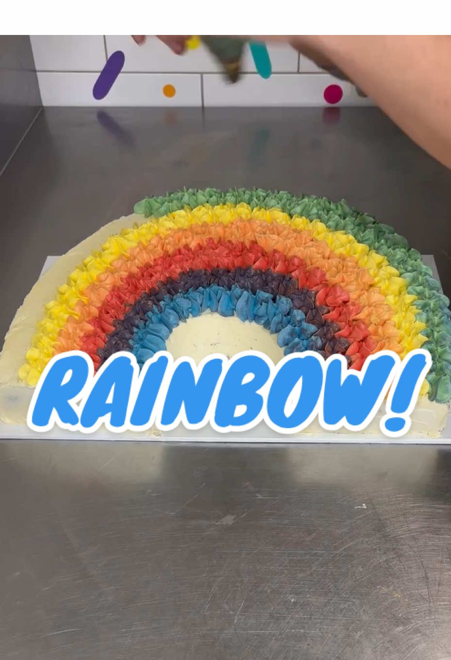KATIE’S COSTCO RAINBOW CAKE!  One bowl. One piping bag. One inexperienced decorator… can Katie do it? #tiggamac #cakehack #cake #cakedecorator #rainbow     