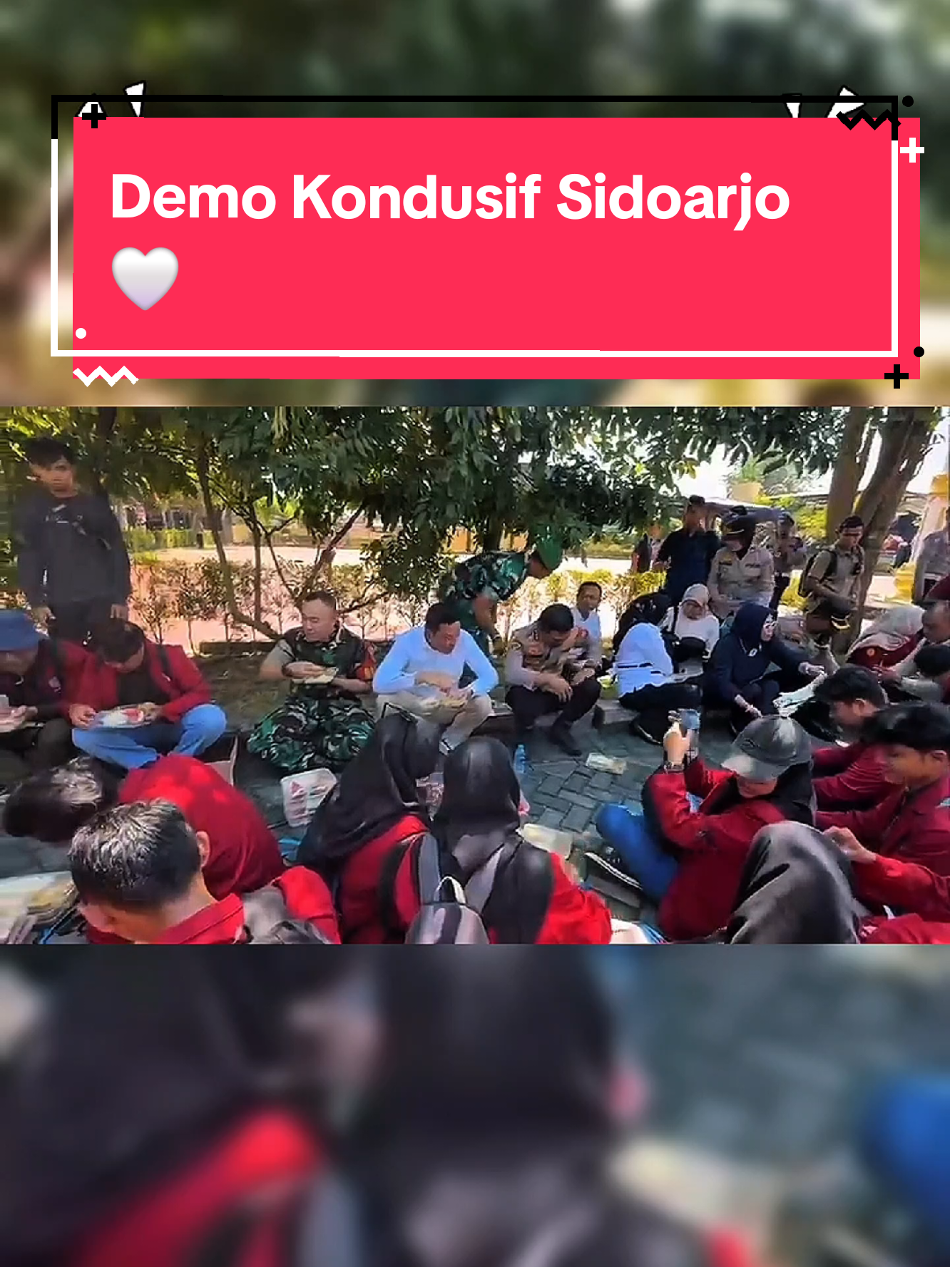 Demo yang keren itu gini, kenapa kudu anarkis kalau bisa di dengar, terimakasih @cakband1 , @mimikidayana_official , para pendemo sidoarjo yang keren banget. nitip sidoarjo ya rek. dijaga bareng ❤️ #sidoarjo #demosidoarjo #sidoarjoku 