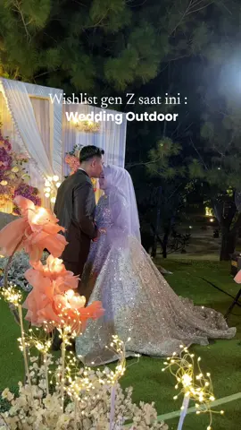 Outdoor wedding vibes yang bikin momen sakral makin berkesan🌿✨                                  📍Venue luas, romantis dan penuh suasana hangat.           💌 DM untuk bioking & info lebih lanjut.                                     #weddingoutdoor#jambipride#trend#weddingjambi#venuewedding