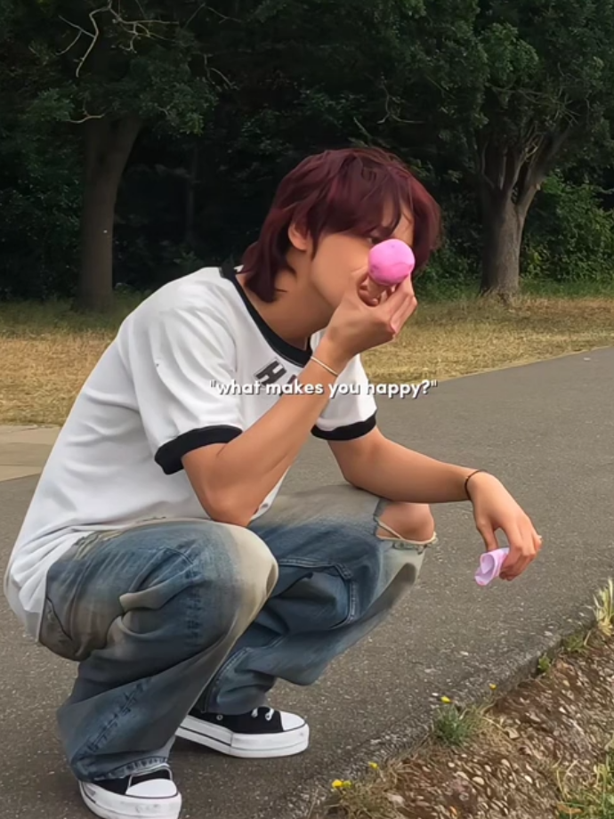 #haechan UANGGG TOLONGH TURUNLAHH 😭