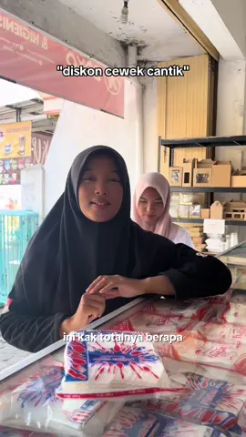Ternyata khusus untuk cewek cantik aja 😭🙏🏻 Yuk buruan join live untuk dapatkan special voucher & cashbacknya tiap jam 8 pagi - 11 malam 🥳 Untuk pembelian berbagai macam packaging bisa klik link di bio atau hubungi : WA : 0812-3172-9655 #kemasan #kemasanmakanan #packaging #tokokemasan  #fypviraltiktok🖤シ゚☆♡ 