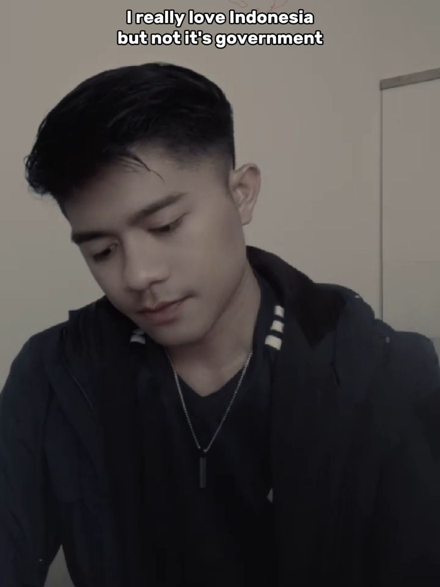 ketika dengar lagu ini, tiba² merinding, tiba² nangis, tiba² kefikiran nasib negeriku. Baru nyadar ternyata secinta itu aku dengan Indonesia🇮🇩🥺 #indonesia🇮🇩 #saveindonesia #merdeka 