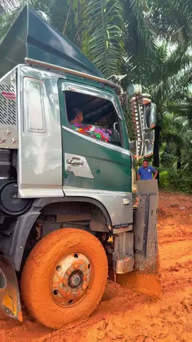 ปากซอยมีเซเว่น🤣 🚛🔥🔥#ทีเด็ดนายหัวณัฐ #สายการบินโชคน้องณัฐ #พาราท่อนExpress #วัยรุ่นวัตถุดิบด่วน⚡ #ไม้ยางระนอง #ไม้ยางชุมพร 