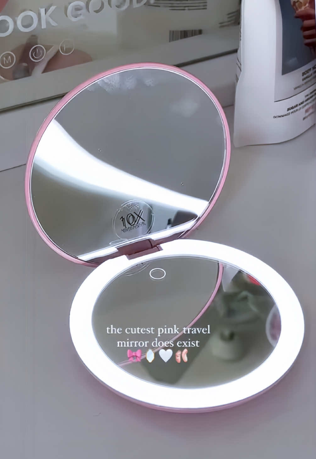 Compact mirror with light perfect for on the go retouch 🪞🎀✨🤍 #compactmirror #mirror #mirrorwithlight #ledmirror #salamin 