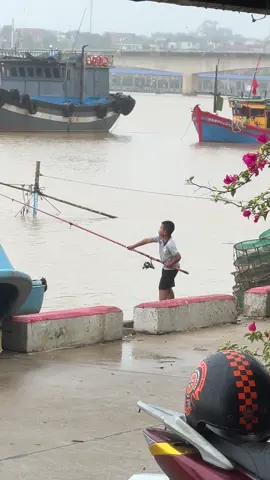 Đã gọi mê nhưng thấy bố cầm đùi to thì vẫn chạy lẹ cho chắc ăn🤣#câucá #fishing #xuhuong #tiktok 