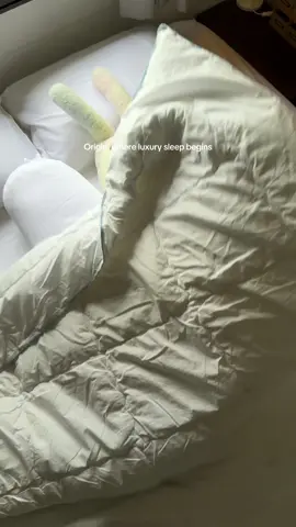 I’ve been sleeping on the new Origin Hybrid Pro Mattress and the comfort is on another level. Designed in Germany with 8 premium layers, it offers incredible support and cooling technology that makes a real difference in Singapore’s weather. Plus, it comes delivered right to your doorstep. My followers can enjoy $25 off with my code ZiHao25OFF0109 (valid until 1 December 2025) when checking out. @originmattress  @originmattress.sg #originmattress #originmattresssg