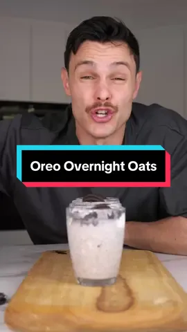 90% of overweight people I’ve worked with have one thing in common: 🙈  They skip breakfast. Every. Single. Day. And when I ask why? 🤔🤔  The usual answer: “I’m doing that intermittent fasting thing.” Okay…  So how come you haven’t lost any weight yet? Here’s what actually works👇  ✅ A far more effective fat loss strategy = front-loading your calories. In one study: Two groups ate the same calories each day. One group ate most of them in the morning. The other? In the evening. The result? ☀️ Morning group lost 8.7kg in 12 weeks 🌙 Evening group lost only 3.6kg Same food. Different timing. Massive difference. Now I get it….  Mornings are hectic, and breakfast isn’t always easy.  That’s why I made 5 serves of Oreo overnight oats in just 10 minutes. ⚡ 466 calories 💪 29g protein 👨‍🍳 Prepped for the entire week Tell me that doesn’t look 🔥 They’re going in the fridge.  And you’re going to do 2 things: 1️⃣ Follow this page for weekly content that makes fat loss easier  2️⃣ Head to the link in my bio to get the recipe for FREE!  #foryou #foryoupage #breakfast #mealprep #overnightoats 