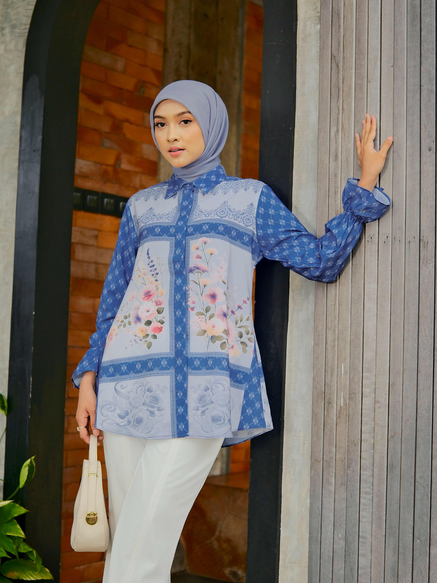 IVANA BLOUSE PREMIUM PRINT Size                                         : M/L/XL/XXL Lingkar dada 	                        : 98/104/110/120 CM Panjang Baju                          : 75 cm Panjang Lengan                     : 57 cm Kerung lengan                        : 48/50/55/58 CM Bahan: Carla Premium Print (bahannya tidak licin, ringan dan tidak mengkilat, adem, sangat cocok di pakai pada kegiatan formal dan casual) Warna: Navy, Yellow & Burgundy #fyppppppppppppppppppppppp #fypツ #like #f #atasanterbaru #masukberandafyp #masukfyp
