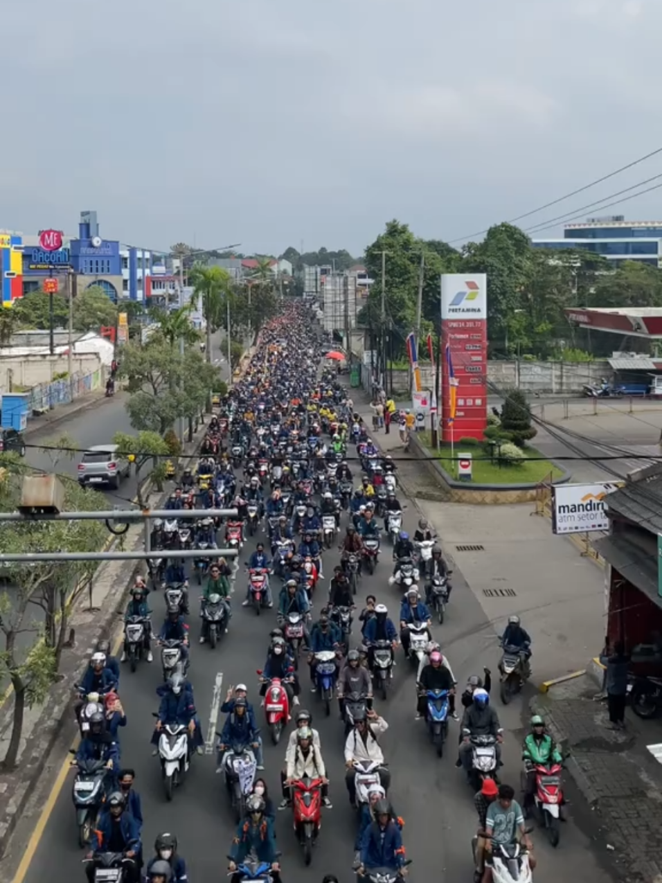 Membalas @resti_ara97 Ijin Bang. Hari ini Elemen masyarakat di Lampung bergerak.  Semoga tetap kondusif.  #lampung #lampungbergerak #demo #dpr #dprri 