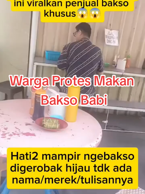 Warga Makassar Protes Makan bakso di pinggir jalan ternyata bakso babi Penjual tidak memberi tanda atau keterangan kalau baksonya menggunakan bahan baku babi.. Selalu hati-hati memilih jajan di pinggir jalan #baksobabi #baksobabimakassar #bakso #baksopinggirjalan #waspadamakanbakso #halal #makananhalal 