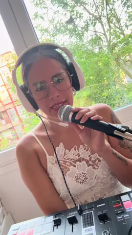 Hermandad de género👋  En el capítulo de hoy 3 canciones Pa soltar aunque no queramos.. 🥹❤️‍🩹🙉  PD: la primera la viví y me partió en mil 🥹 1. Que voy hacer sin ti - Paquito Guzmán  2. Recuerdos - Santiago Ceron  3. Cada vez- Mauricio Silva  Espero las gocen las canten las vivan y las dediquen .. gracias por ver y apoyar los iloviu 🫶🏻🙌🏻🎧🎼 #temazo #mujersalsera🎶 #Salsa #paratiii #xiiomysalsa 