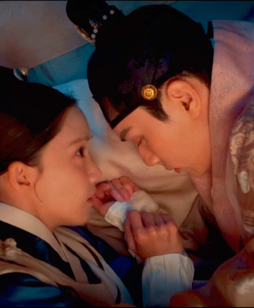 ── #bonappetityourmajesty :  I can’t stop giggling and kicking my feet in this scene. 😫 scp: @mine [ #bonappetityourmajesty #bonappetityourmajestykdrama #limyoona #leechaemin #yeonjiyeong #leeheon #kdrama #kdramaedit #kdramalover #kdramas #fyppppppppppppppppppppppp #kdramafyp ]