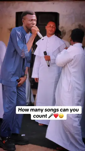 You all requested for it and now you have it ❤️😀 On stage with my Oga @oxygen  #eseunigbagbogbo #eseunigbagbo #eseunigbagbogboolorun🙏🙇‍♀️ 