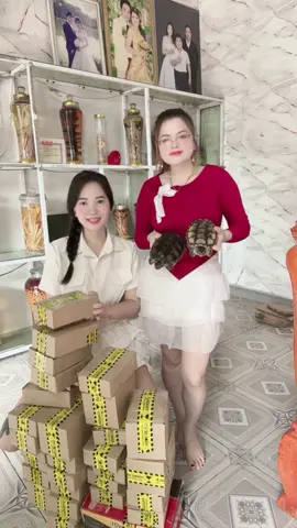 Nghỉ lễ của hai chị em nhà tui nha @Hoa mê rùa 