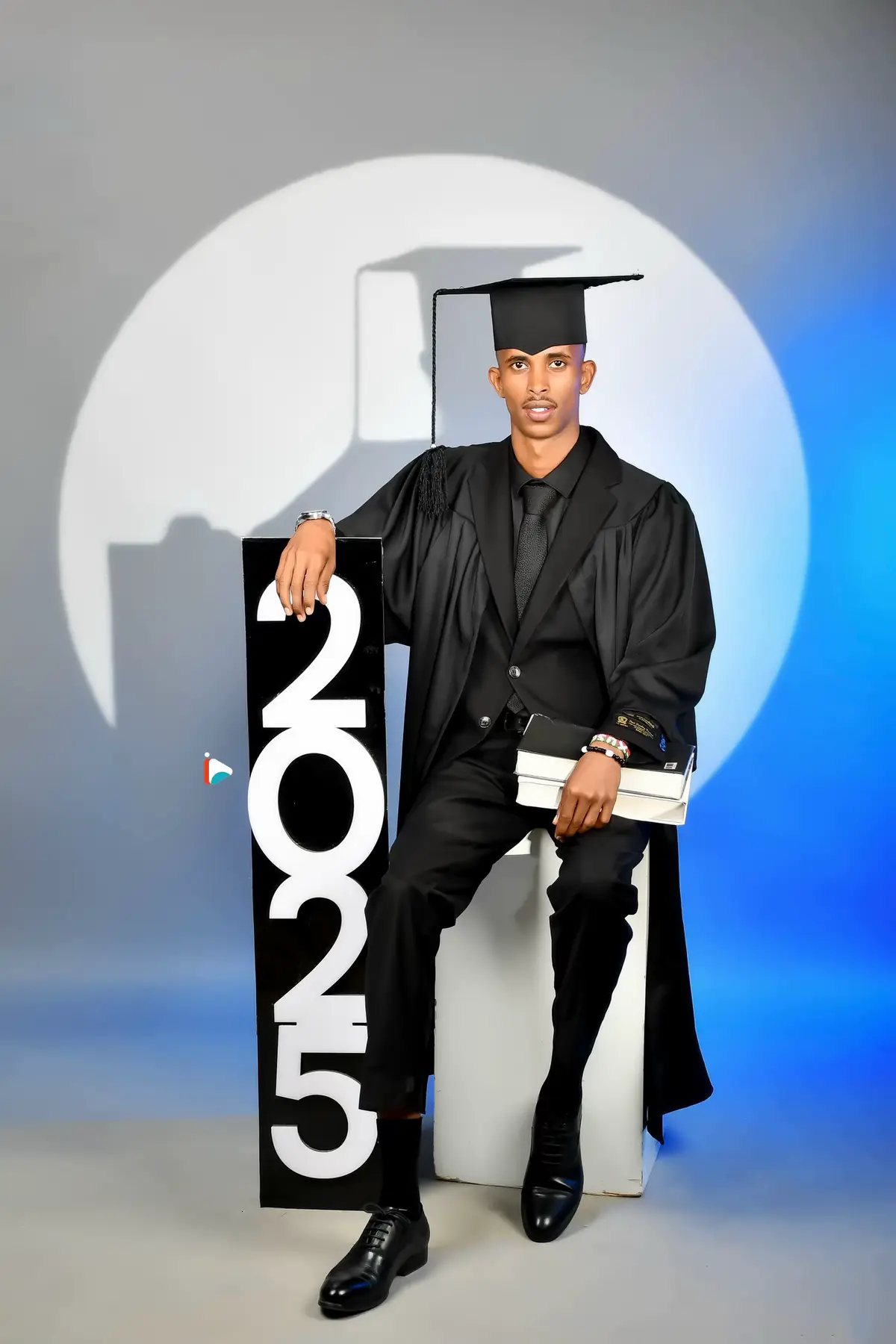 Mom and Dad, I made it.🎓#gollisuniversity#graduation 